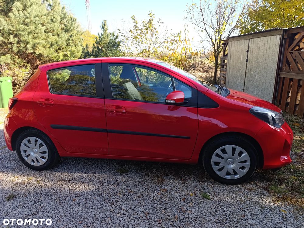 Toyota Yaris 2015 photo 2