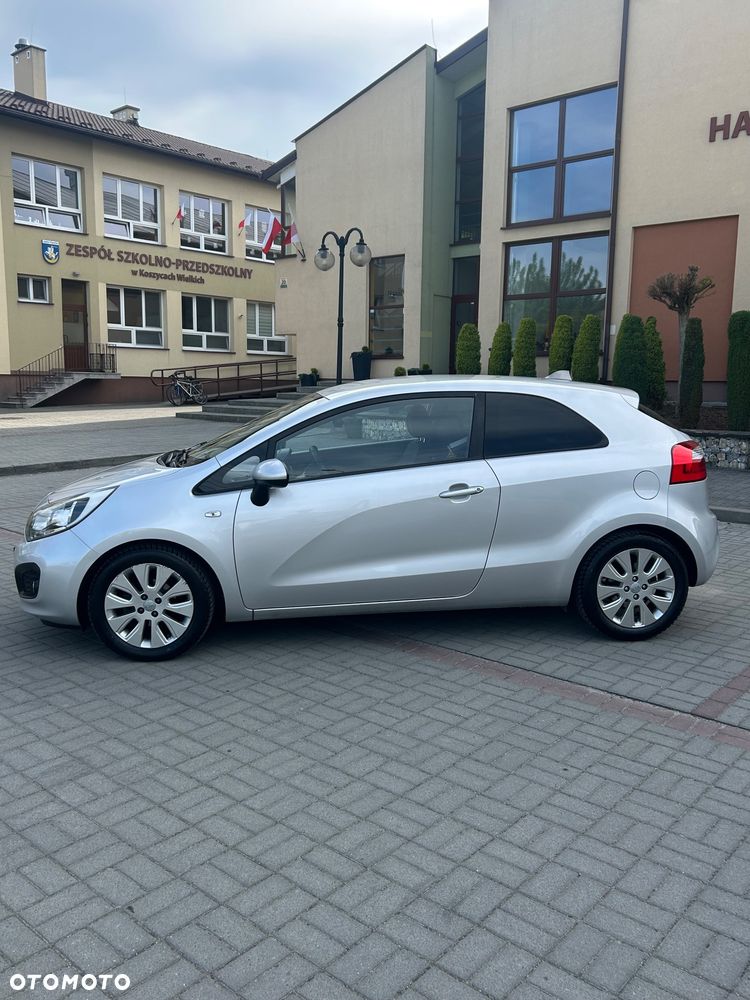 Kia Rio 1.2 L - 5