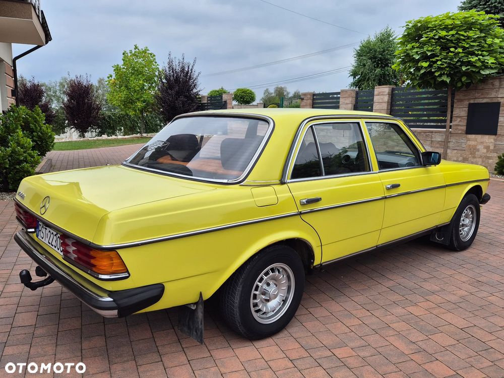 Mercedes-Benz W123 - 17