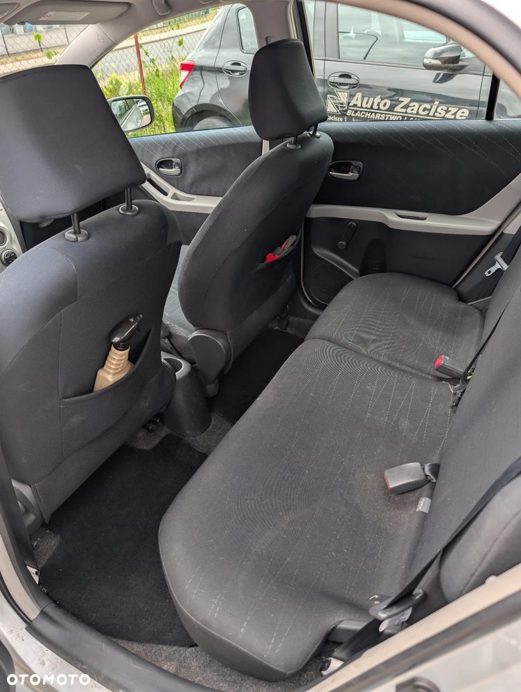Toyota Yaris 1.3 Sol - 25