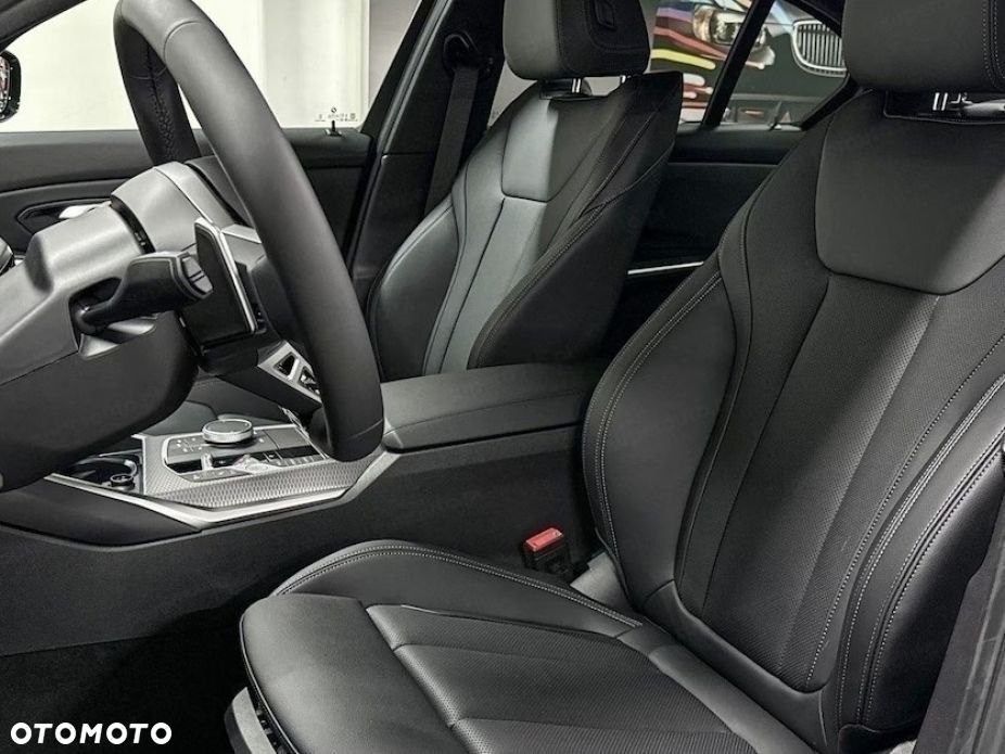 BMW Seria 3 318i M Sport - 9