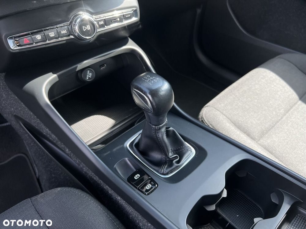 Volvo XC 40 T3 Momentum - 16