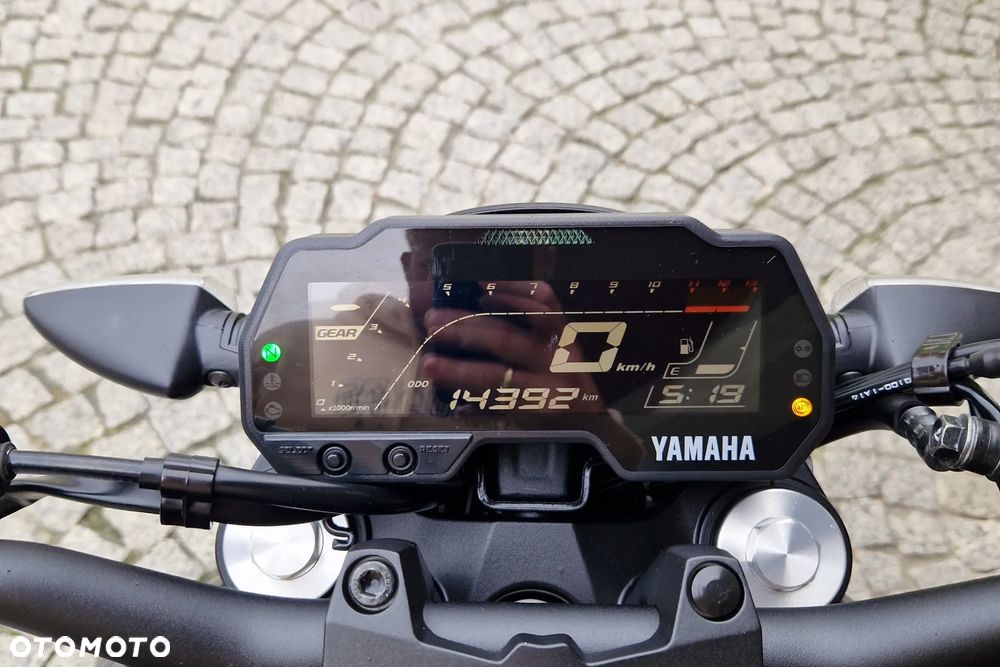 Yamaha MT - 24