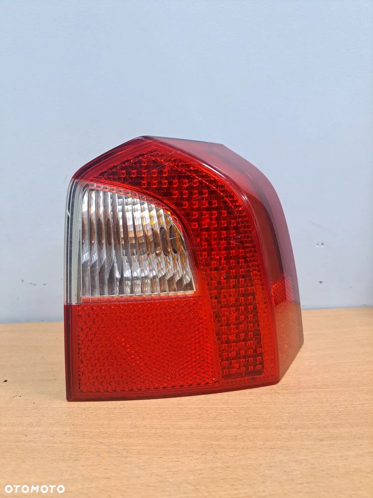 LAMPA PRAWY TYŁ DOLNA V70 III XC70 III