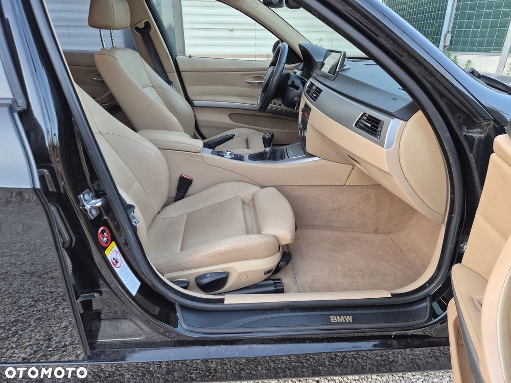 BMW Seria 3 325i - 23