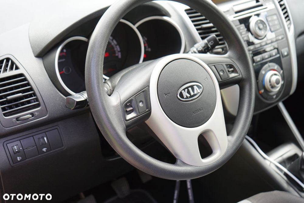 Kia Venga - 11
