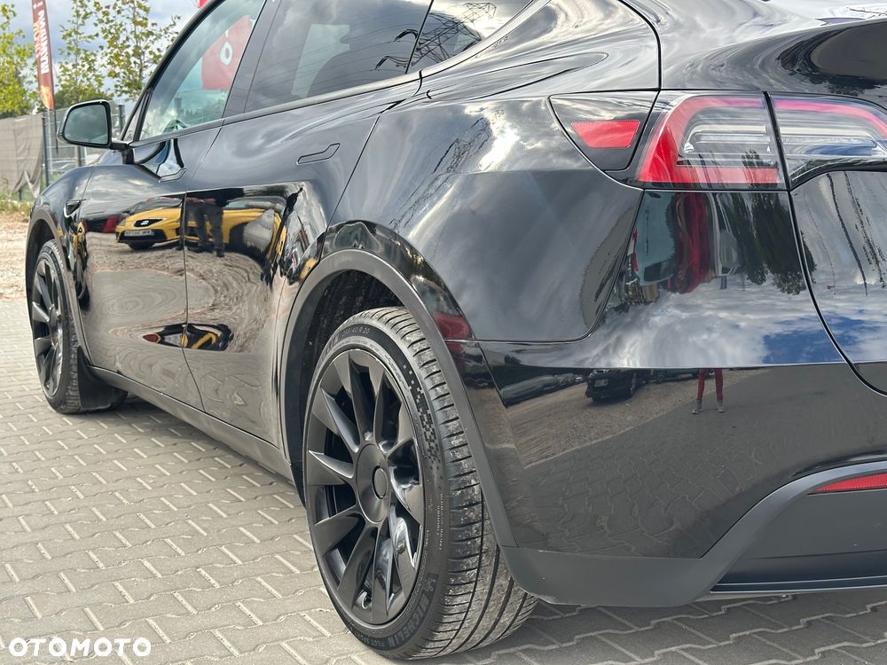Tesla Y Performance AWD - 13