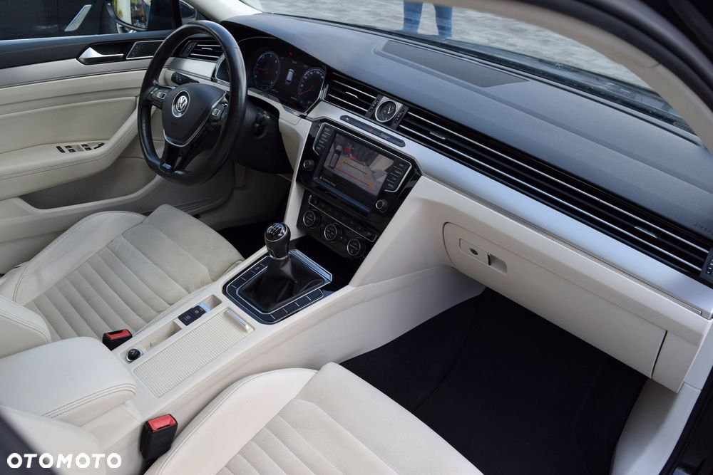 Volkswagen Passat 2.0 TDI (BlueMotion Technology) Highline - 18