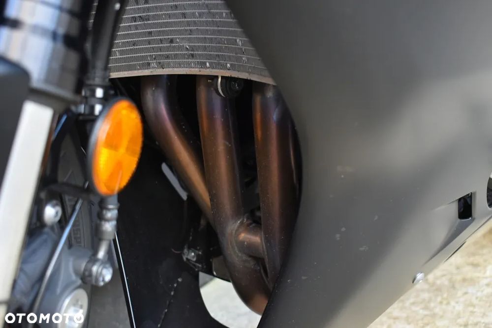 Yamaha R6 - 40