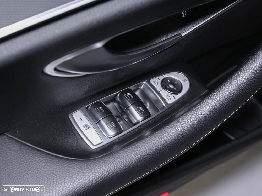 Mercedes-Benz E 300 de AMG Line - 13