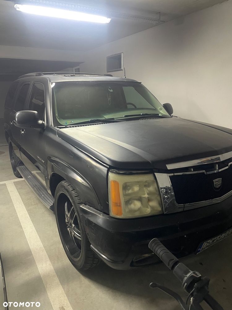 Cadillac Escalade - 2