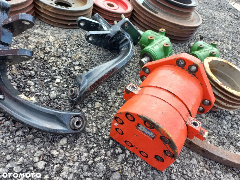 Most tył do kombajnu,Dyszel do przyczepy,prasy,talerzówki,sztywny,173-0020-002,ośka,rama kuhn master,belka tylna do kombajnu,zwolnica,ramiona tuza,tuz na tył,wąż ssąco tłoczący,rozlewak,tarczki wysiewu,bima sea90 przystawka pompy odbioru mocy,mf32,lawerda,case,prasa galigani,gaspardo,wałki,koła zębate,rolka zwijająca john deere,394488 hydac,cewka,17111041 przekładnia rozsiewacza amazone,osłona kosy,1896130 boczek podwójny,2896130 sprężyna podbieracza,403600 neymeyer,200447 stabilizator valtra,amd 3091300 tuba teleskopowa amazone,g19204000 redlica,1320-03-02.01-2R' silnik hydrauliczny paszowozu kuhn - 23