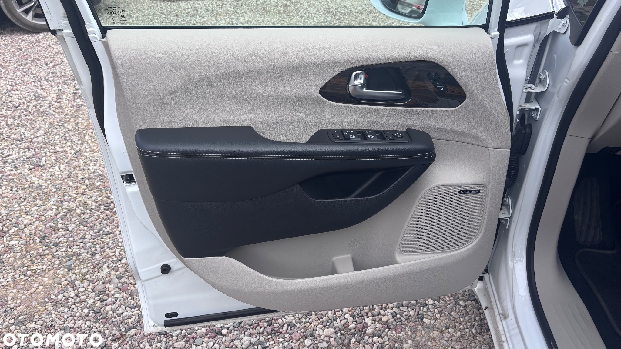 Chrysler Pacifica - 12
