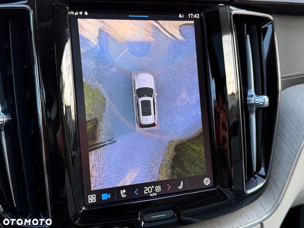 Volvo XC 60 B5 B AWD Momentum Pro - 25