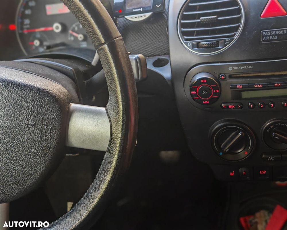 Volkswagen New Beetle Cabriolet 1.6 - 8