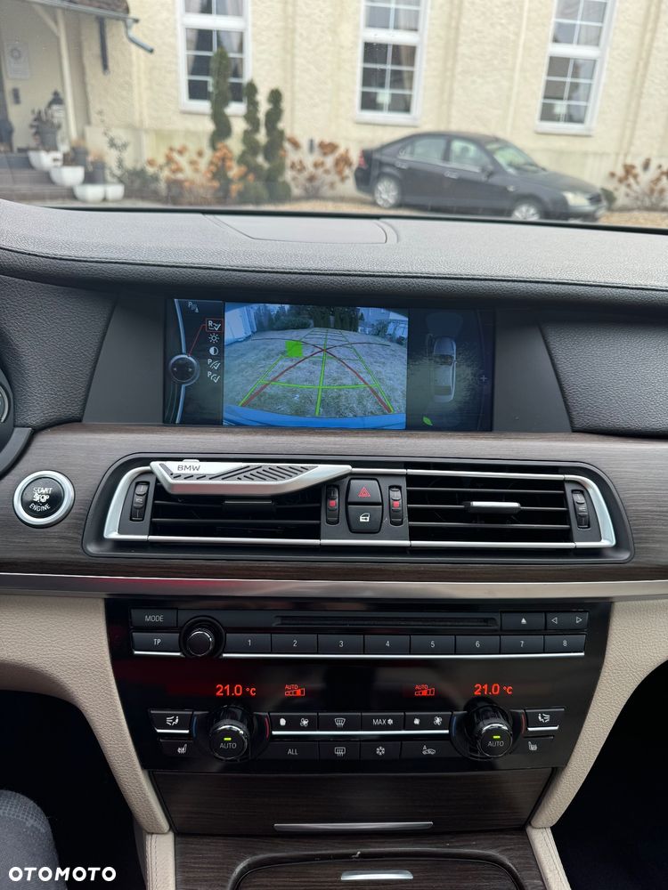 BMW Seria 7 740i - 13