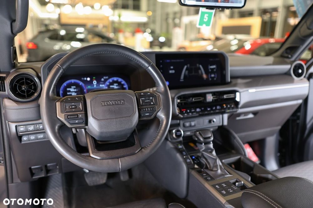 Toyota Land Cruiser - 17