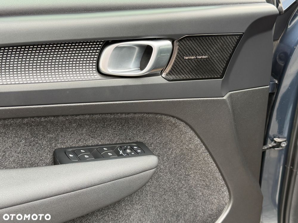 Volvo XC 40 B3 B DKG Ultra Dark - 12