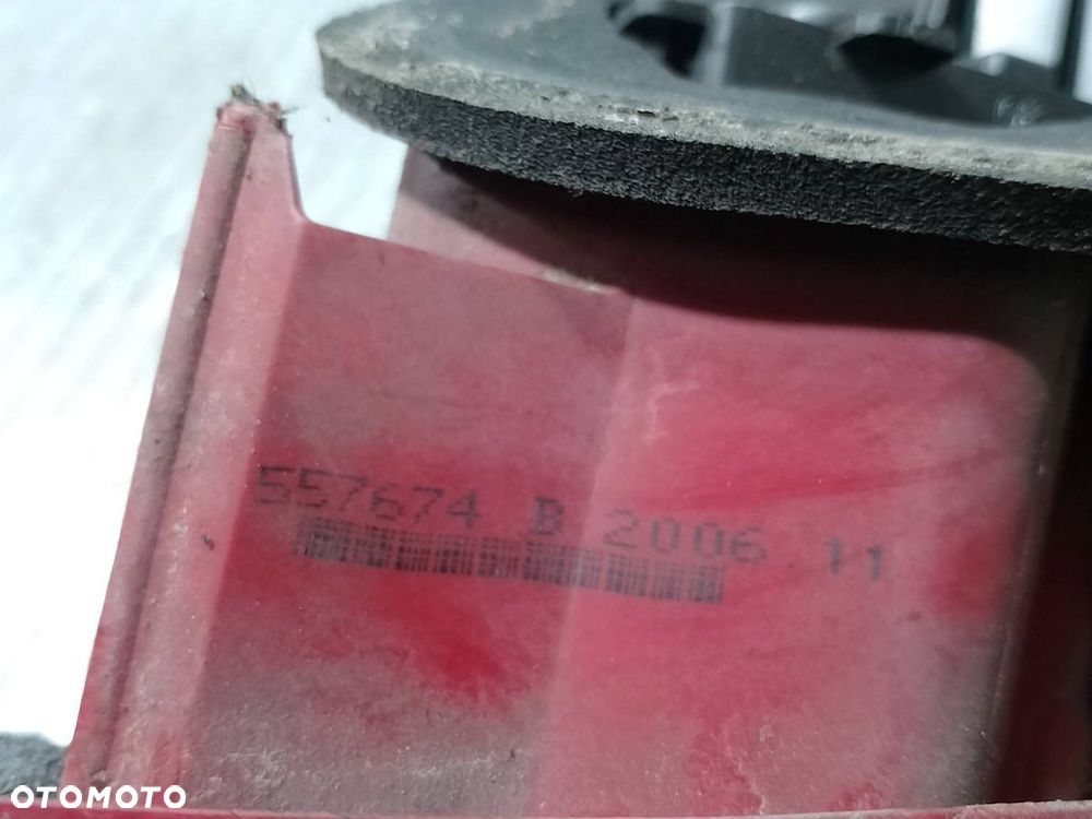 LAMPA TYLNA PRAWA PEUGEOT 307 LIFT 557674 HATCHBACK - 3