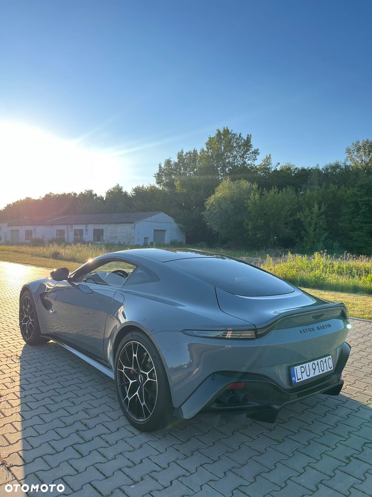Aston Martin Vantage - 3