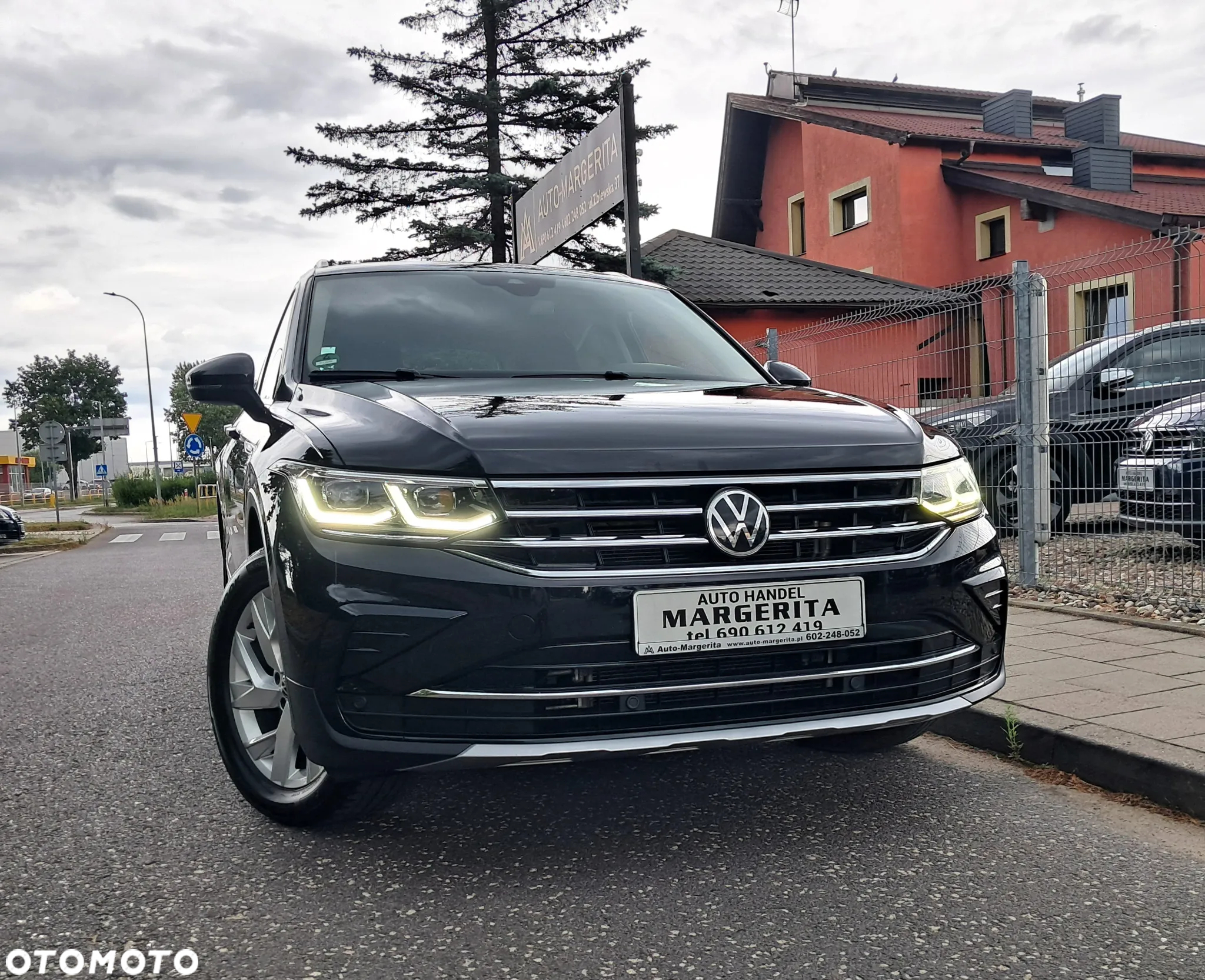 Volkswagen Tiguan 2.0 TDI SCR 4MOTION DSG Elegance - 37