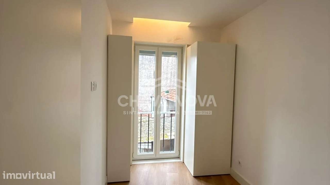 T2 Renovado com Licença de Alojamento Local | Sé do Porto - Grande imagem: 3/13