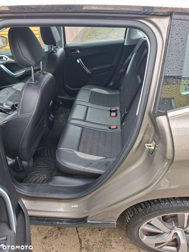 Peugeot 2008 1.6 e-HDi Allure S&S - 8