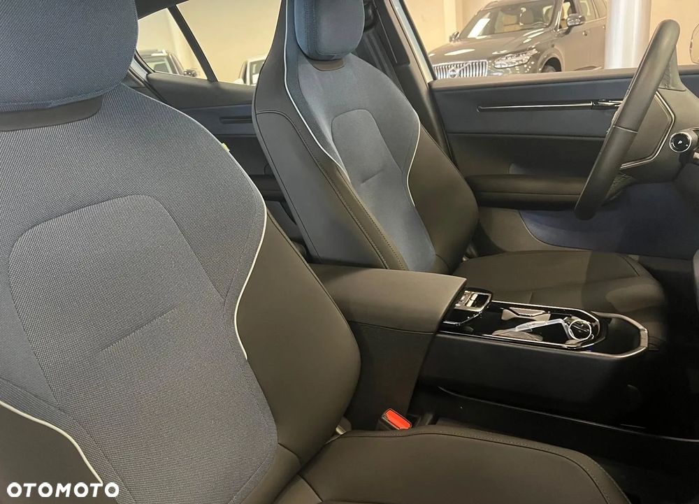 Volvo EX30 Single Motor Extended Range RWD Plus - 24