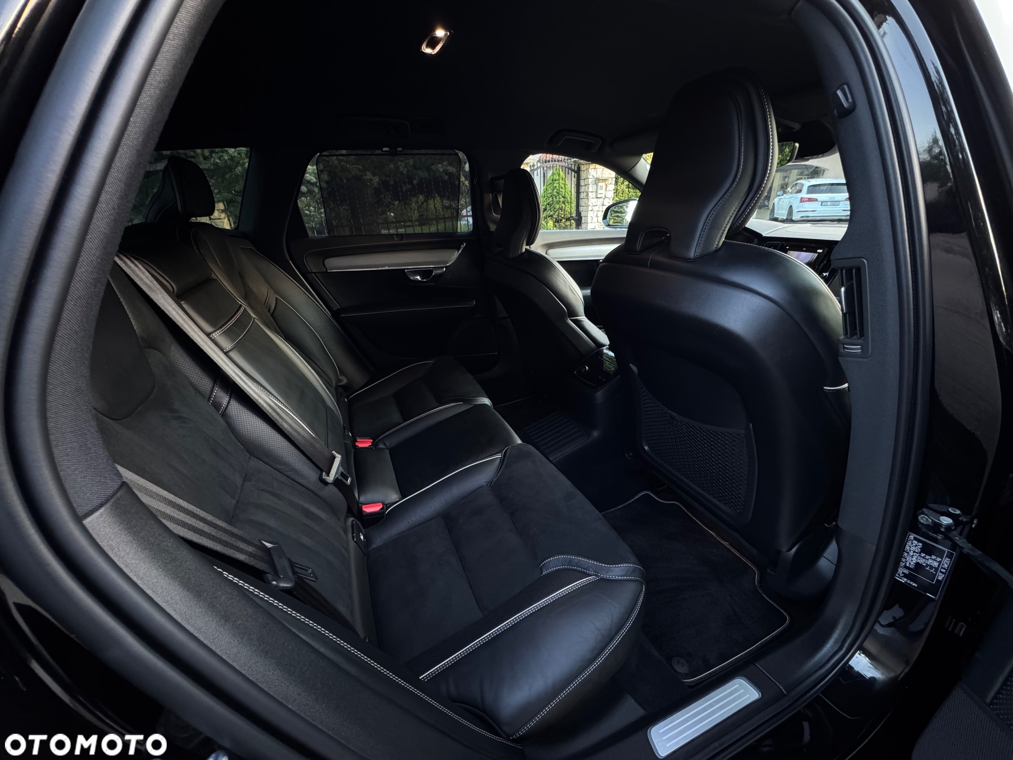 Volvo V90 T8 Twin Engine AWD R Design - 29