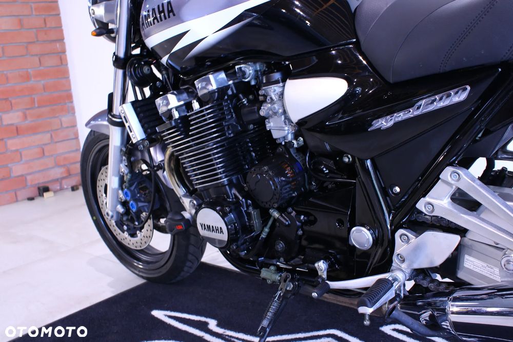Yamaha XJR - 21