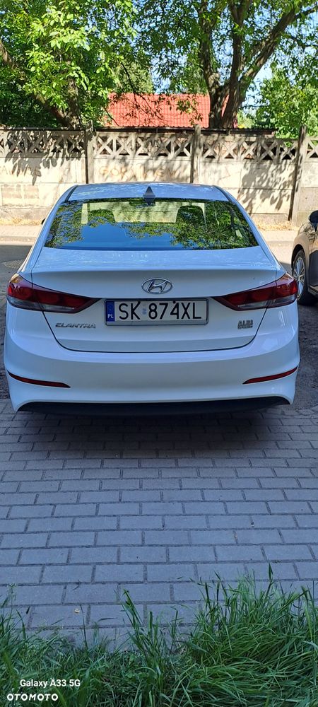 Hyundai Elantra - 4