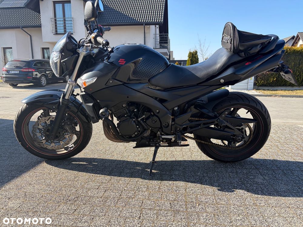 Suzuki GSR - 1