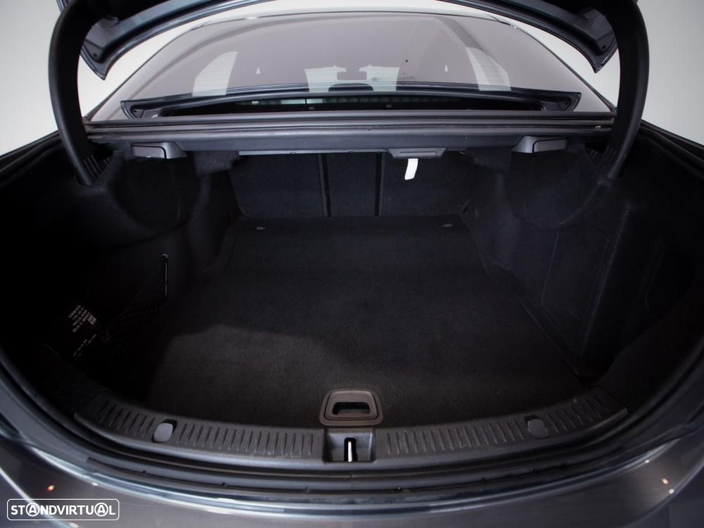 Mercedes-Benz E 220 d AMG - 12