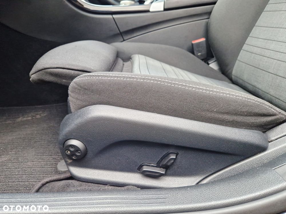 Mercedes-Benz Klasa C 220 CDI DPF Automatik BlueEFFICIENCY Elegance - 29