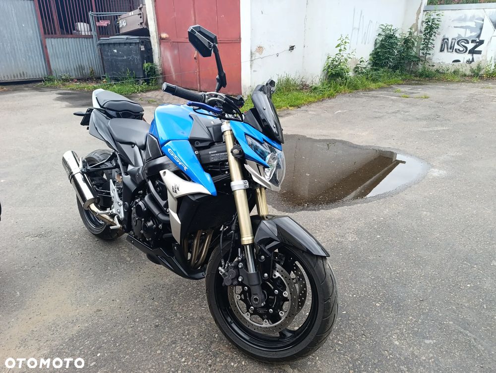 Suzuki GSR - 7