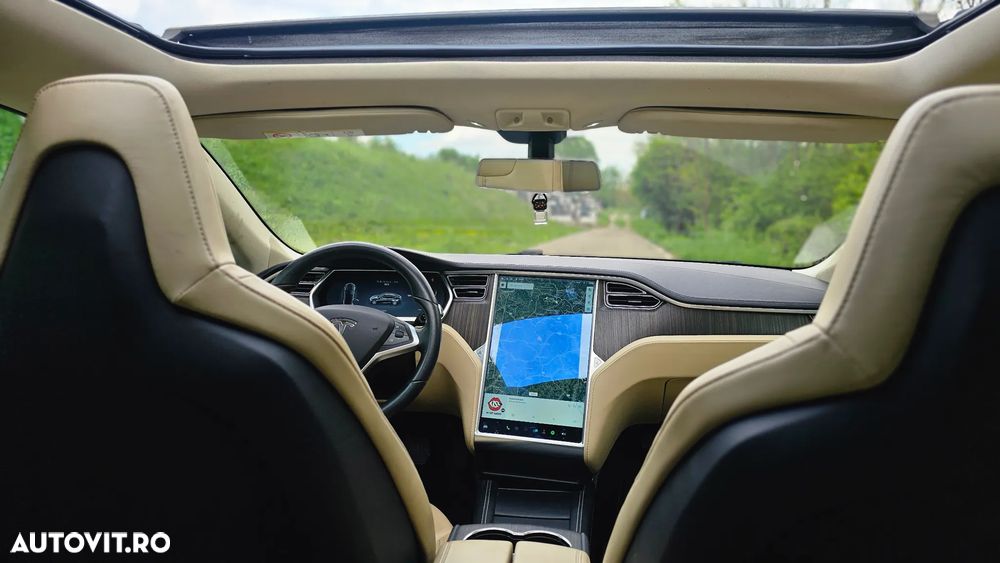 Tesla Model S - 6