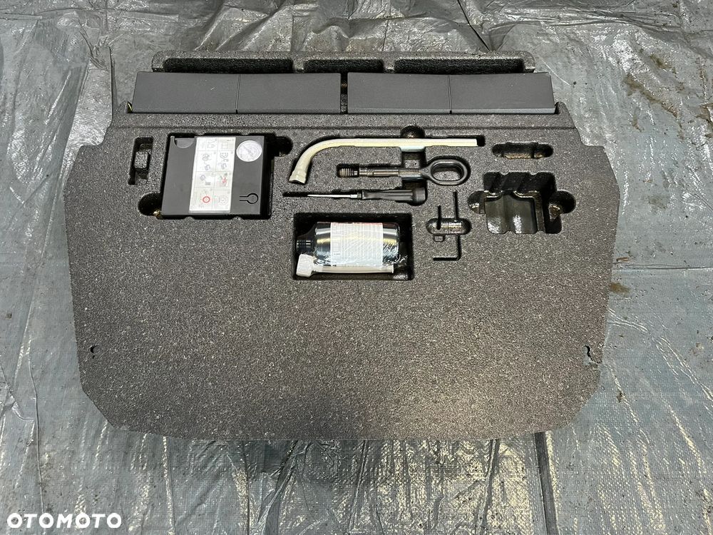 Skoda wkład bagażnika + zestaw naprawczy - 1