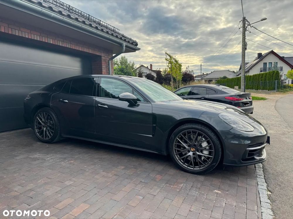 Porsche Panamera 4 Platinum Edition - 3