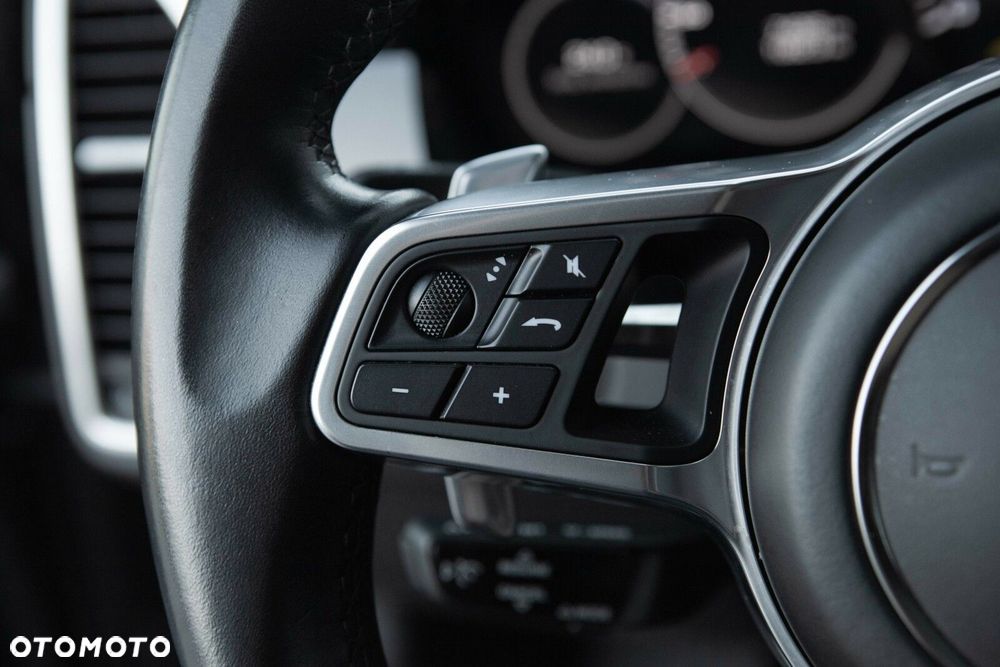 Porsche Cayenne - 24
