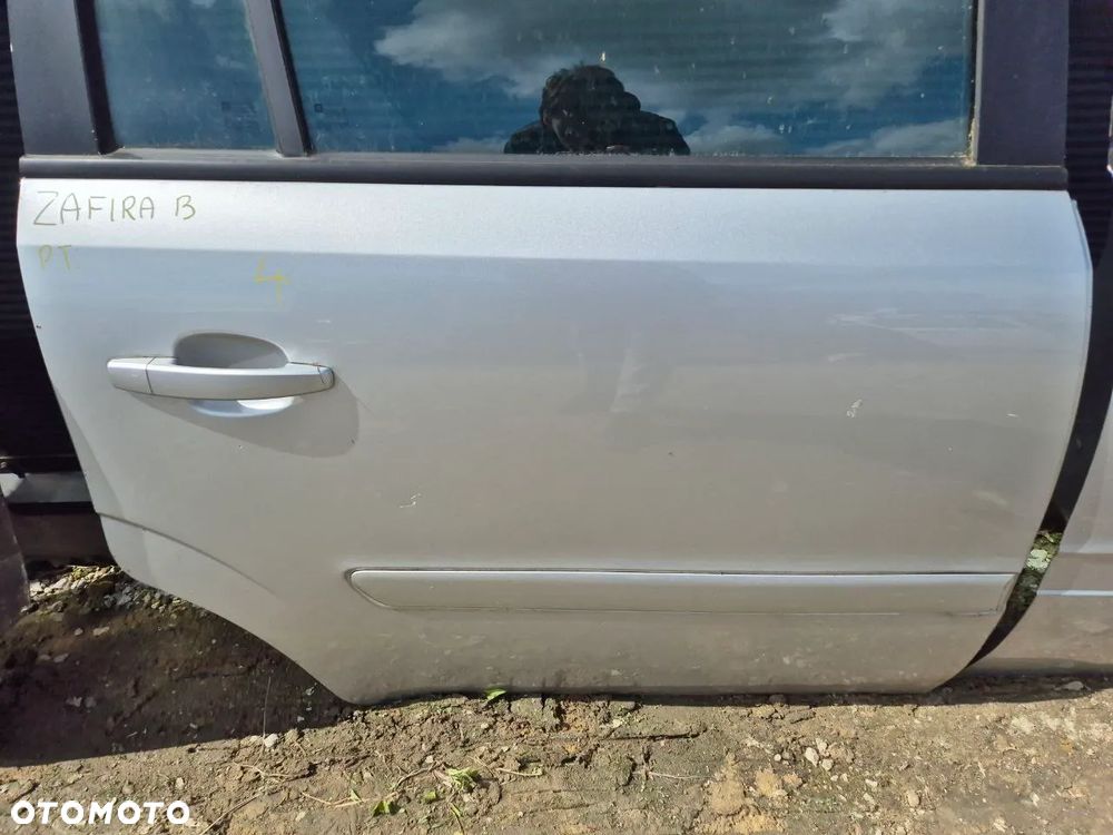 DRZWI KLAPA MASKA OPEL ZAFIRA II B - 11