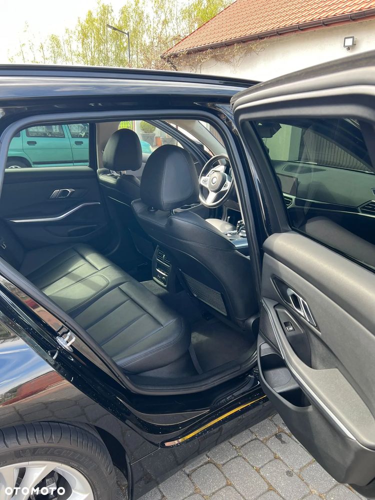 BMW Seria 3 320d Sport Line - 30