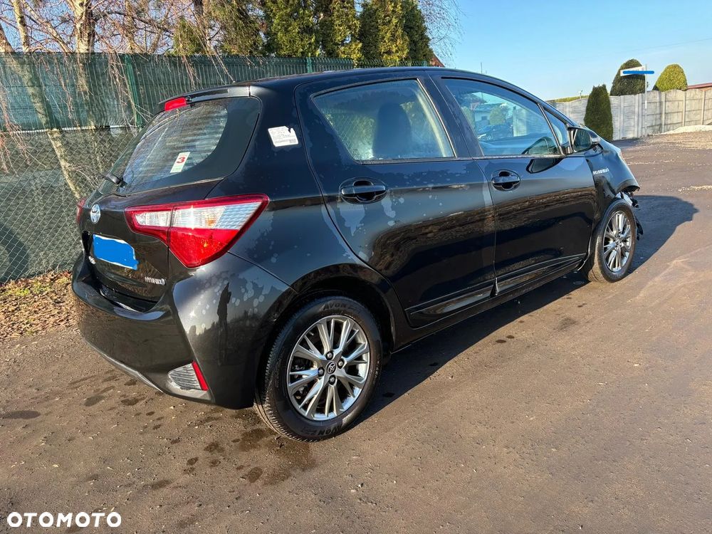 Toyota Yaris Hybrid 100 Dynamic - 2