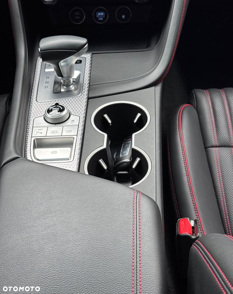 Hyundai Genesis - 10