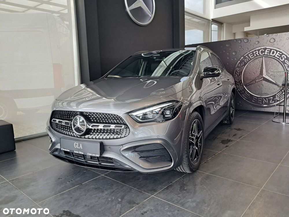 Mercedes-Benz GLA - 8