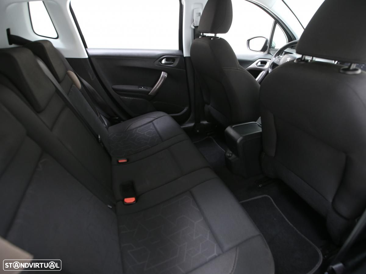 Peugeot 2008 - 8