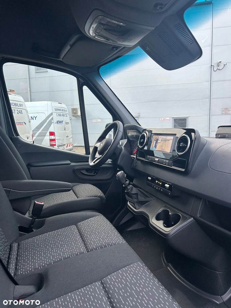Mercedes-Benz Sprinter - 4