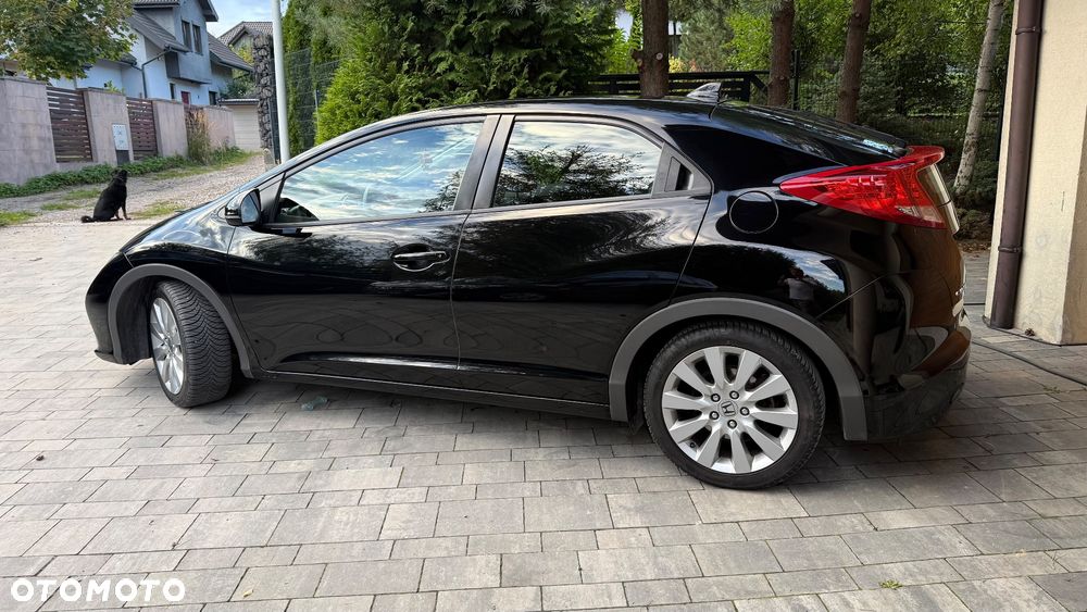 Honda Civic 1.8 i-VTEC Comfort Black Edition - 11