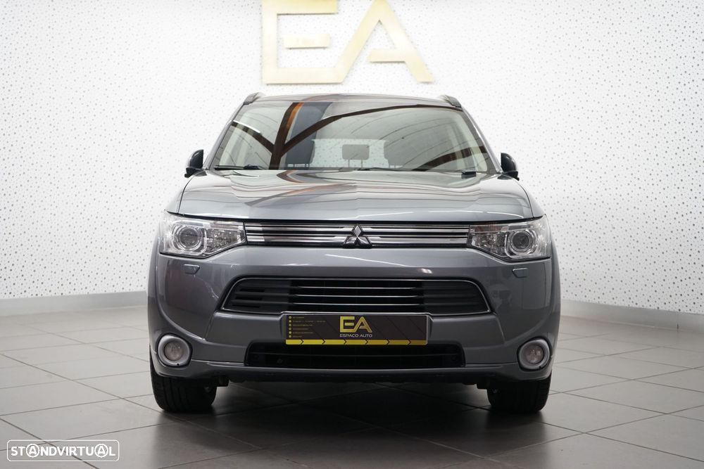 Mitsubishi Outlander 2.0 4WD Plus - 2