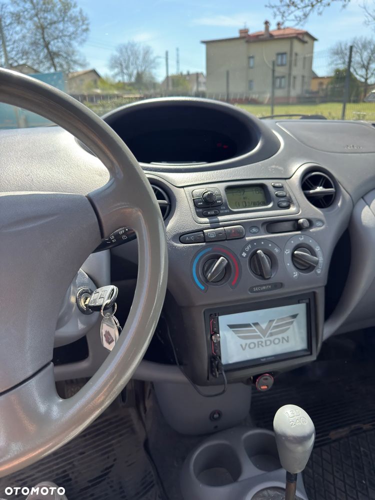 Toyota Yaris 1.3 Sol - 6