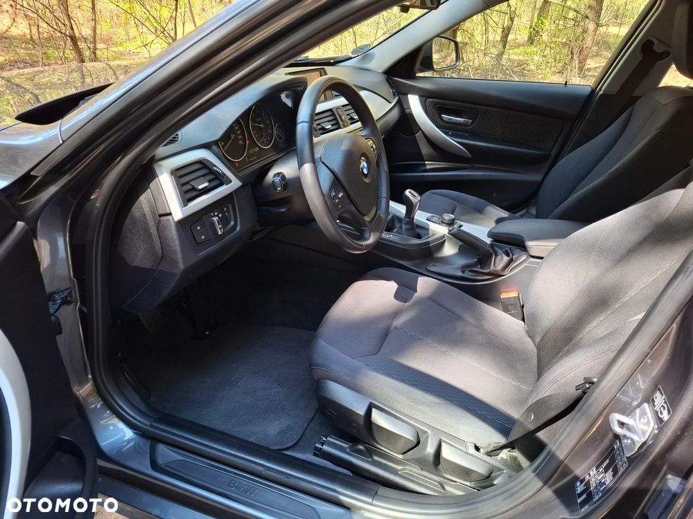 BMW Seria 3 320d - 14